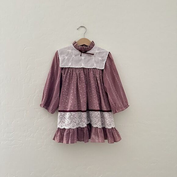 Vintage Mini World 70s Girls Pinafore Dress Lace Ruffles Bib Provo Utah Size 4T - Picture 1 of 10